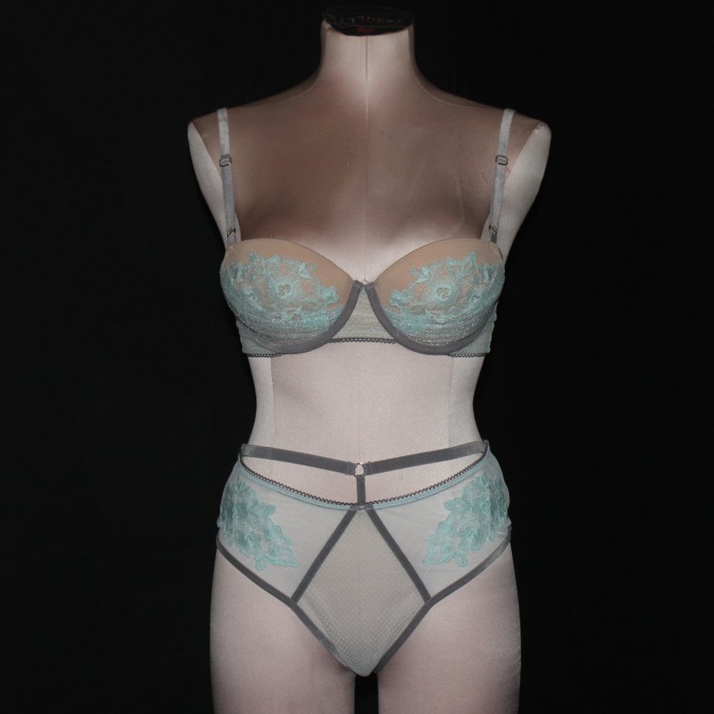 Victoria's Secret Dream Angels Balconet and Thong